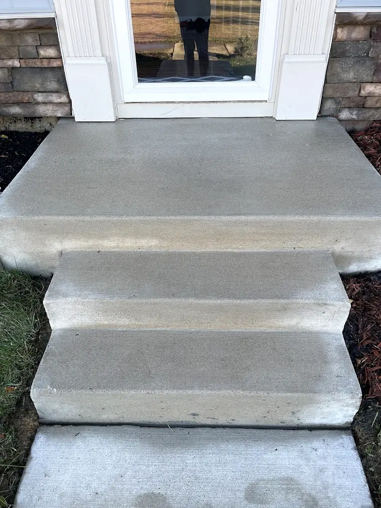 Front concrete stoop and steps after cleaning